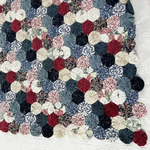 Vintage Handmade Amish Yo Yo Quilt Throw Table Decor Cottagecore 52x62